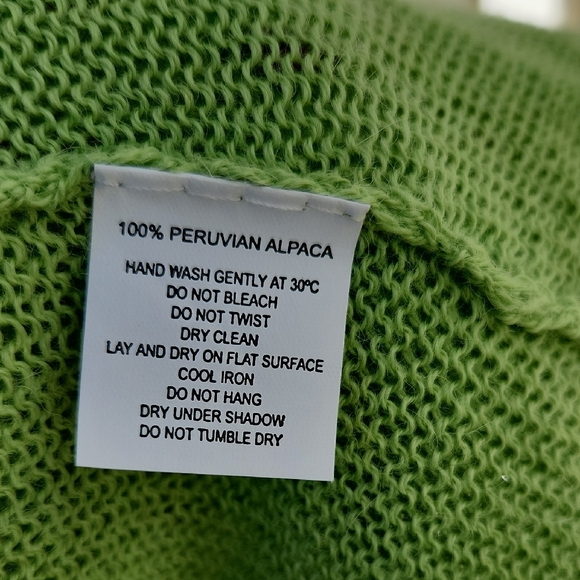 Green Embroidered Women's Sweater - 100% Peruvian Alpaca - Picture 2 of 16